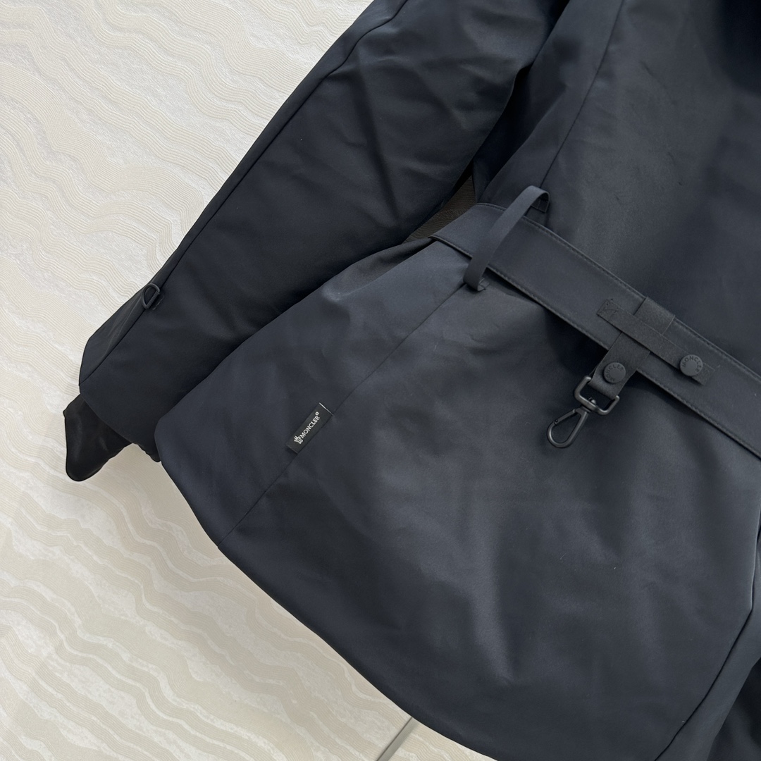 高端原单品质！Mo经典必入滑雪爆款连帽羽绒服！认准我家版本，定制进口芬兰超大狐狸🦊毛毛大毛领可拆卸！五金