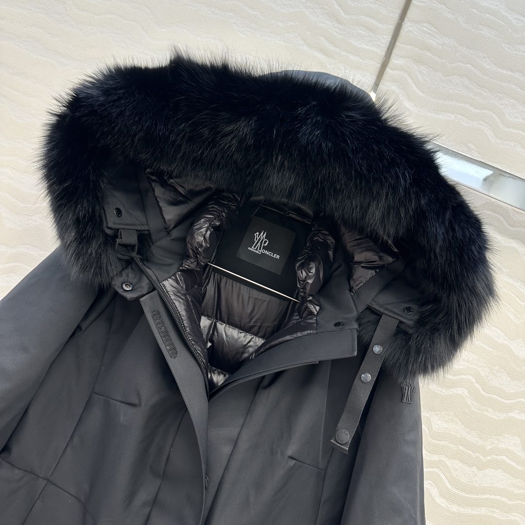 高端原单品质！Mo经典必入滑雪爆款连帽羽绒服！认准我家版本，定制进口芬兰超大狐狸🦊毛毛大毛领可拆卸！五金