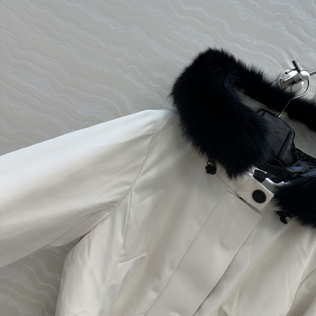 高端原单品质！Mo经典必入滑雪爆款连帽羽绒服！认准我家版本，定制进口芬兰超大狐狸🦊毛毛大毛领可拆卸！五金