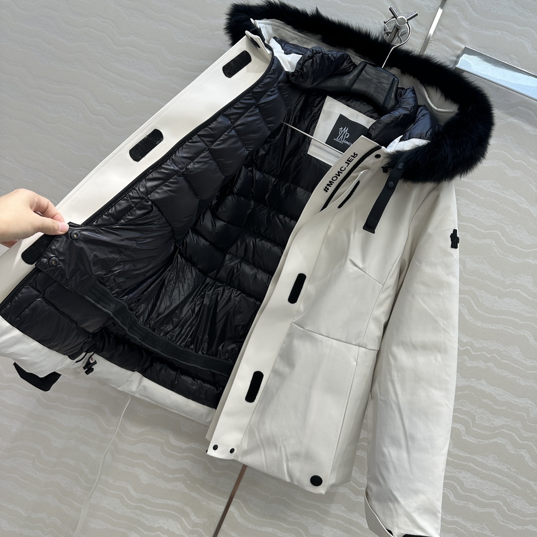 高端原单品质！Mo经典必入滑雪爆款连帽羽绒服！认准我家版本，定制进口芬兰超大狐狸🦊毛毛大毛领可拆卸！五金