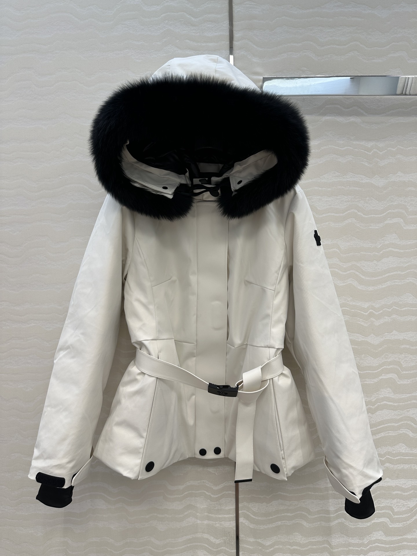 高端原单品质！Mo经典必入滑雪爆款连帽羽绒服！认准我家版本，定制进口芬兰超大狐狸🦊毛毛大毛领可拆卸！五金