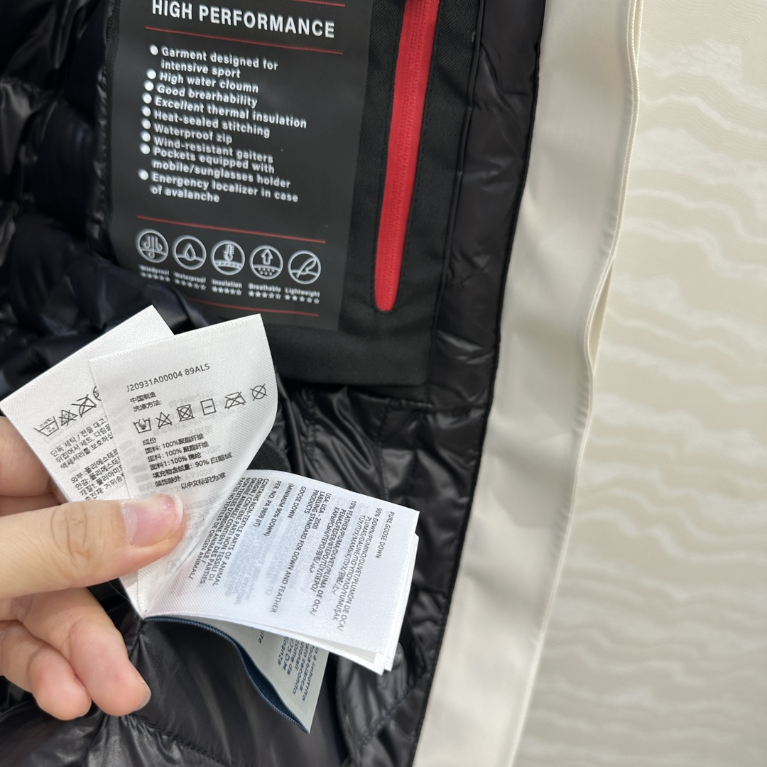 高端原单品质！Mo经典必入滑雪爆款连帽羽绒服！认准我家版本，定制进口芬兰超大狐狸🦊毛毛大毛领可拆卸！五金
