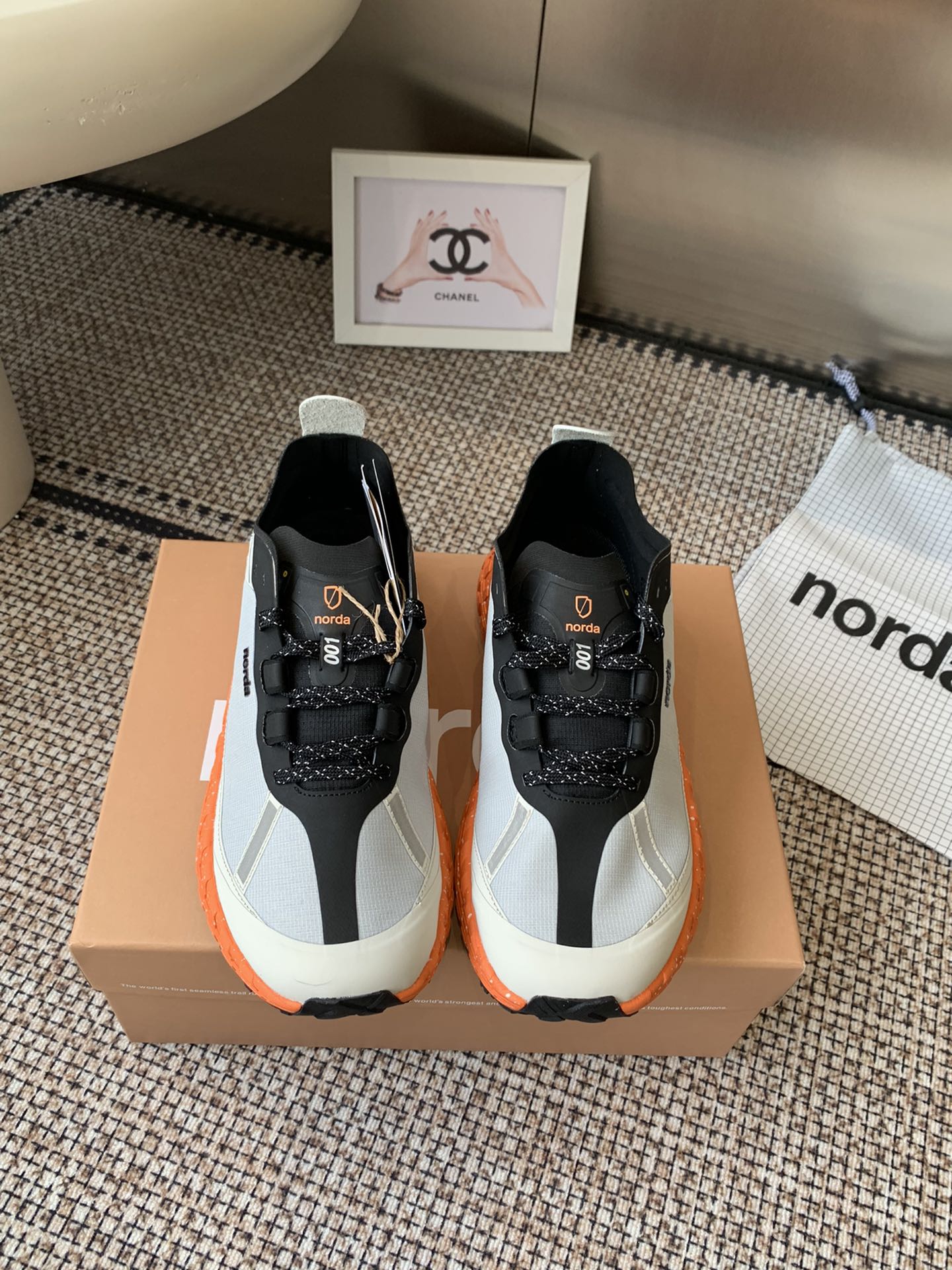 NO:511648,Men's Norda outdoor sneakers are designed for brave men who challenge wilderness and mountains. They use cutting-edge technology and high-performance materials, and the lightweight shoe body is matched with strong grip. They are not afraid of steep rock walls, muddy trails or slippery streams. Every step is as stable as a rock. Vibram super powerful sole, bionic tooth pattern design, climbing and wading like walking on the flat ground. Dynamic cushioning midsole absorbs impact, and long-distance hiking is still comfortable and tiring. Breathable and waterproof technology GORE-TEX lining, keeps dry while raining and stuffy. Lightweight wear-resistant upper, tear-resistant material, facing gravel thorns, and still as durable as new. Size 39-45, casual shoes/sports shoes, sneakers19860909男款 Norda 户外运动鞋,专为挑战荒野与山野的勇者设计.采用尖端科技与高性能材质,轻量化鞋身搭配强悍抓地力,无惧陡峭岩壁、泥泞小径或湿滑溪流,每一步都稳如磐石.  Vibram 超强大底 仿生齿纹设计,攀岩涉水如履平地.  动态缓震中底 吸收冲击力,长距离徒步依旧舒适不累脚. 透气防水科技 GORE-TEX 内衬,暴雨闷热皆保持干爽.  轻量耐磨鞋面 抗撕裂材质,直面碎石荆棘,依旧耐久如新.  码数39-45,休闲鞋/运动鞋,sneakers,Women's Shoes