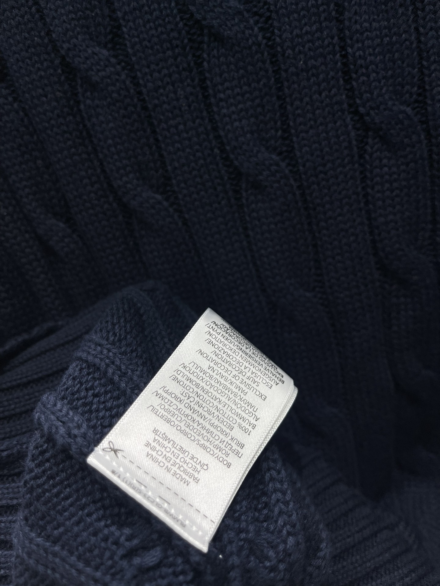 Polo * 拉夫劳伦经典版绞花编结针织毛衫绞花编结的设计，复古又经典，满满的质感扑面而来。每一处绞花都