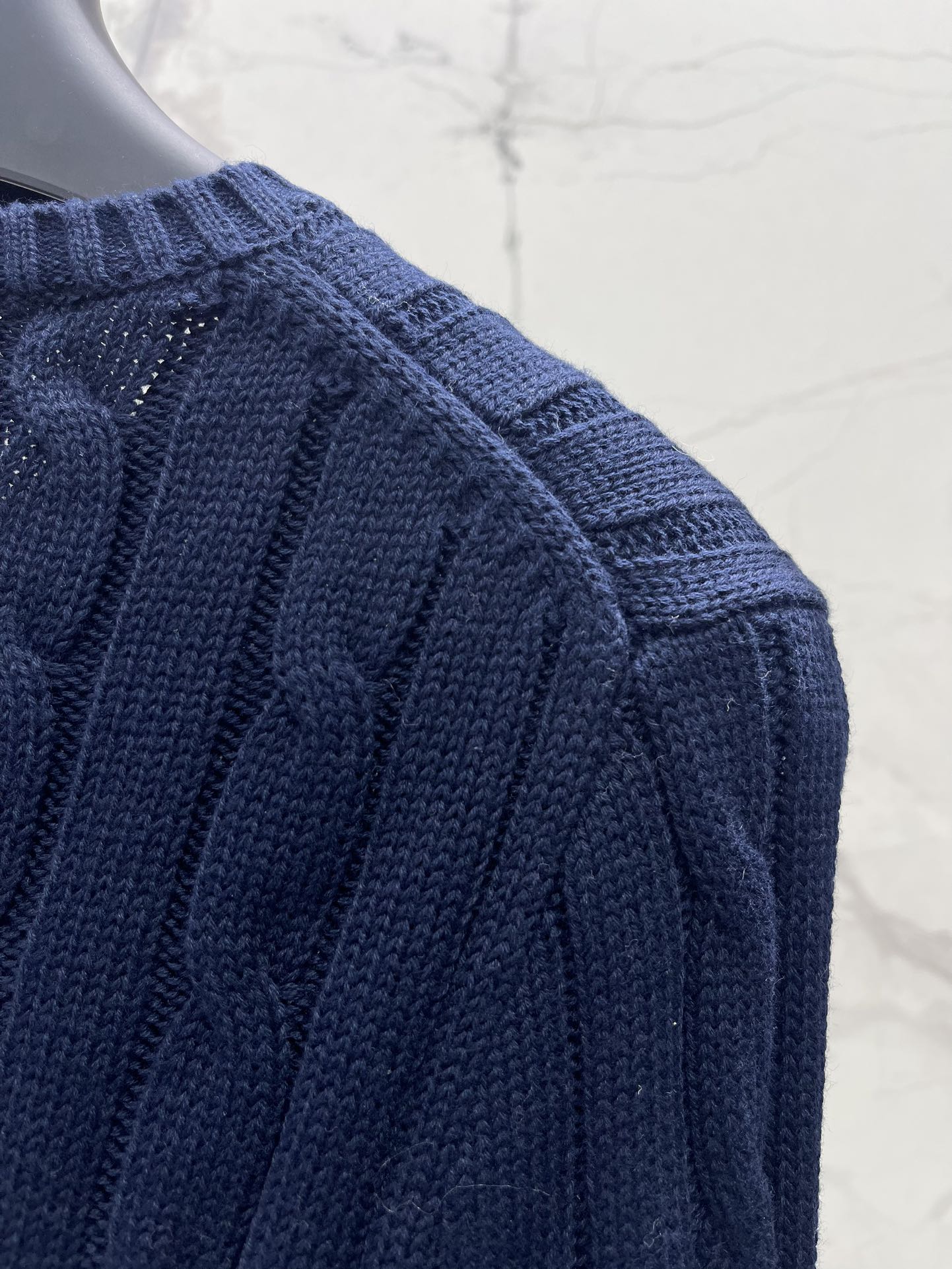 Polo * 拉夫劳伦经典版绞花编结针织毛衫绞花编结的设计，复古又经典，满满的质感扑面而来。每一处绞花都