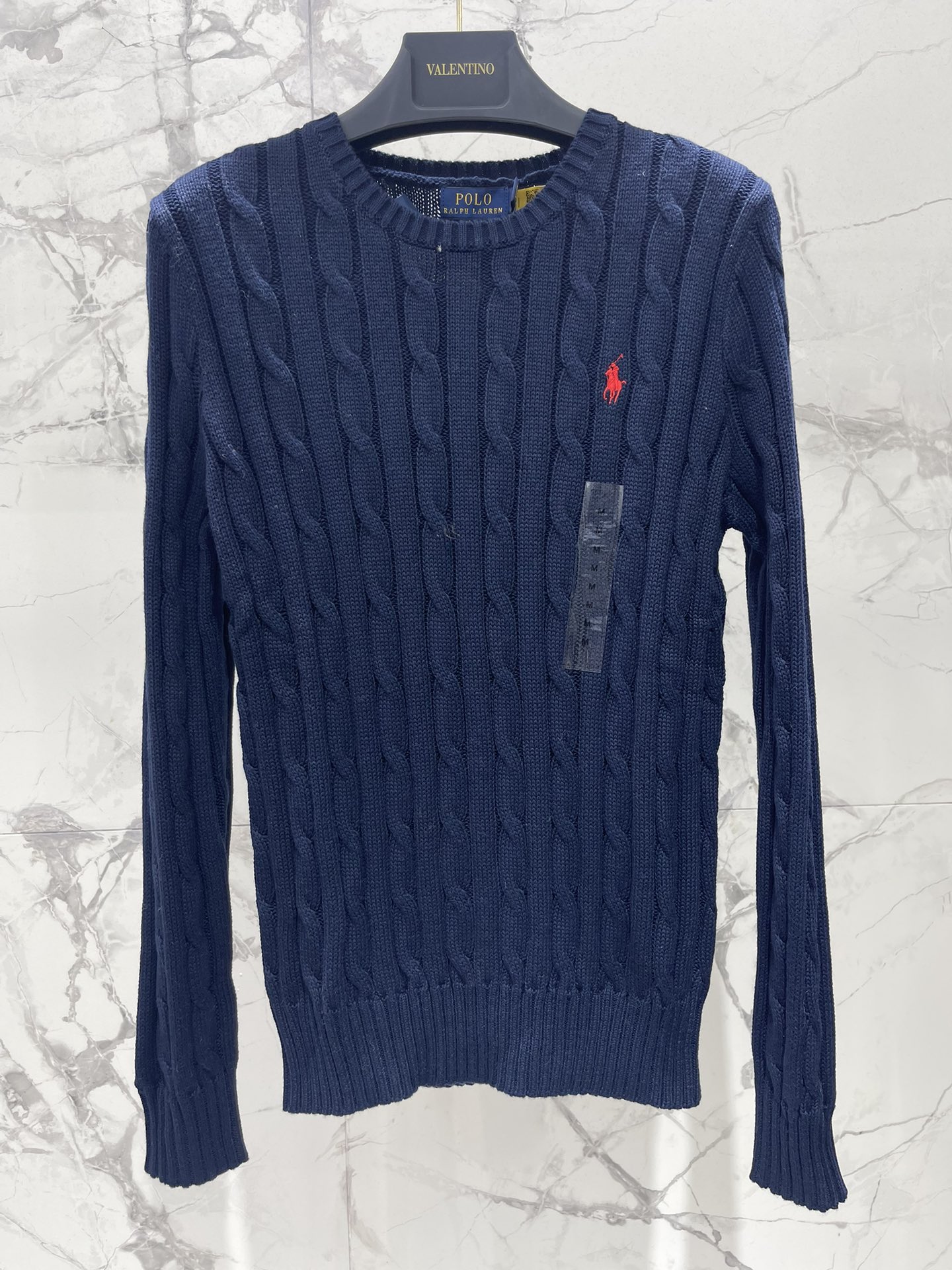 Polo * 拉夫劳伦经典版绞花编结针织毛衫绞花编结的设计，复古又经典，满满的质感扑面而来。每一处绞花都