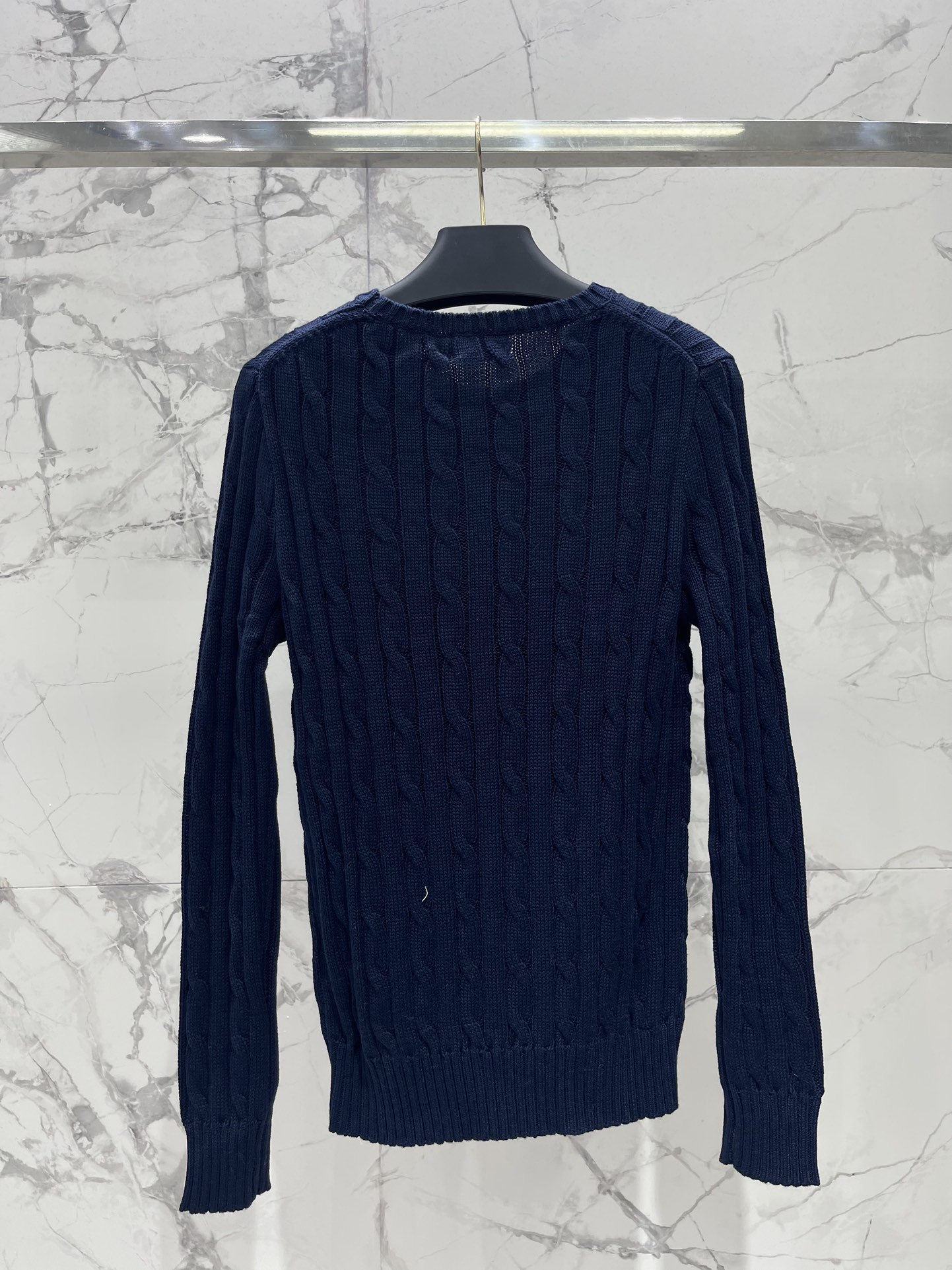 Polo * 拉夫劳伦经典版绞花编结针织毛衫绞花编结的设计，复古又经典，满满的质感扑面而来。每一处绞花都