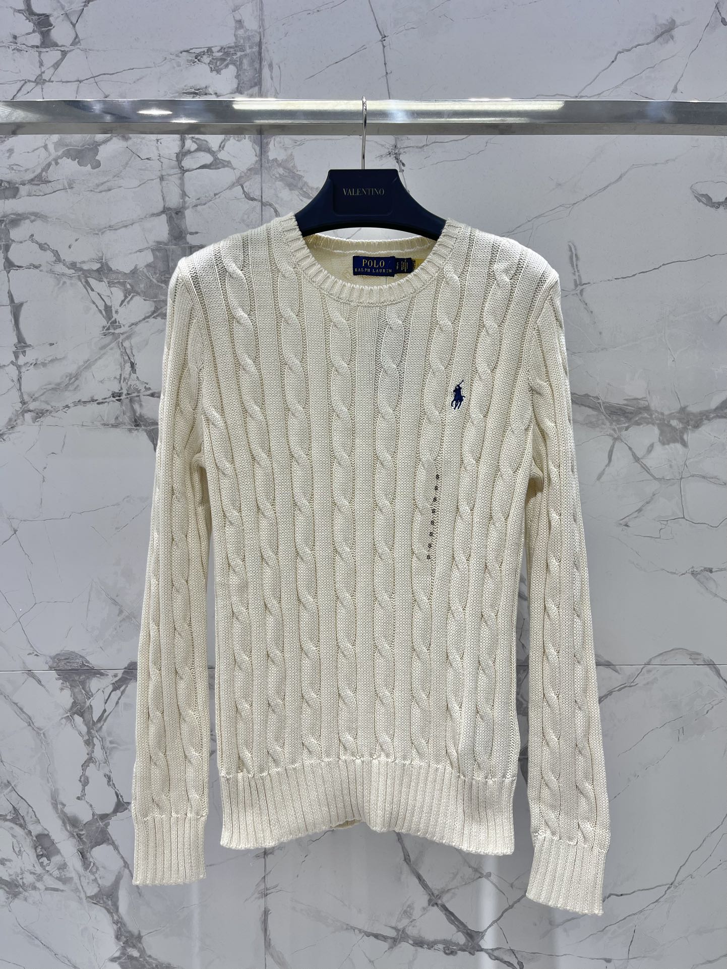 Polo * 拉夫劳伦经典版绞花编结针织毛衫绞花编结的设计，复古又经典，满满的质感扑面而来。每一处绞花都