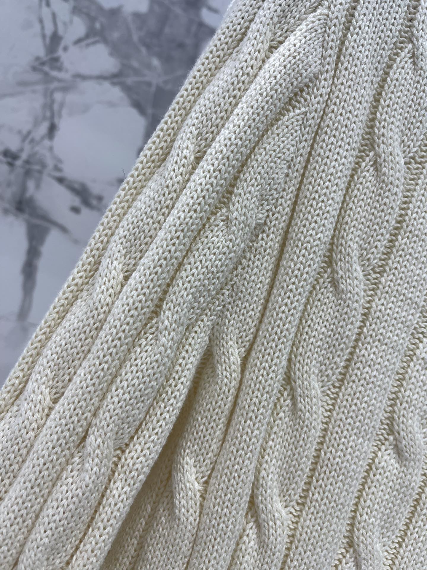 Polo * 拉夫劳伦经典版绞花编结针织毛衫绞花编结的设计，复古又经典，满满的质感扑面而来。每一处绞花都