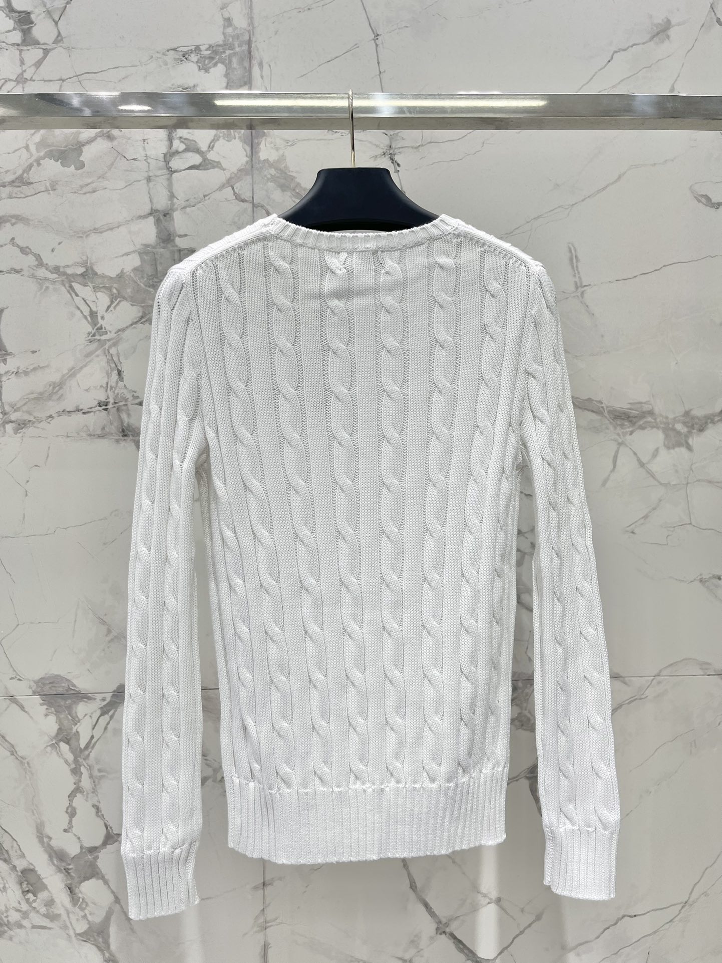 Polo * 拉夫劳伦经典版绞花编结针织毛衫绞花编结的设计，复古又经典，满满的质感扑面而来。每一处绞花都