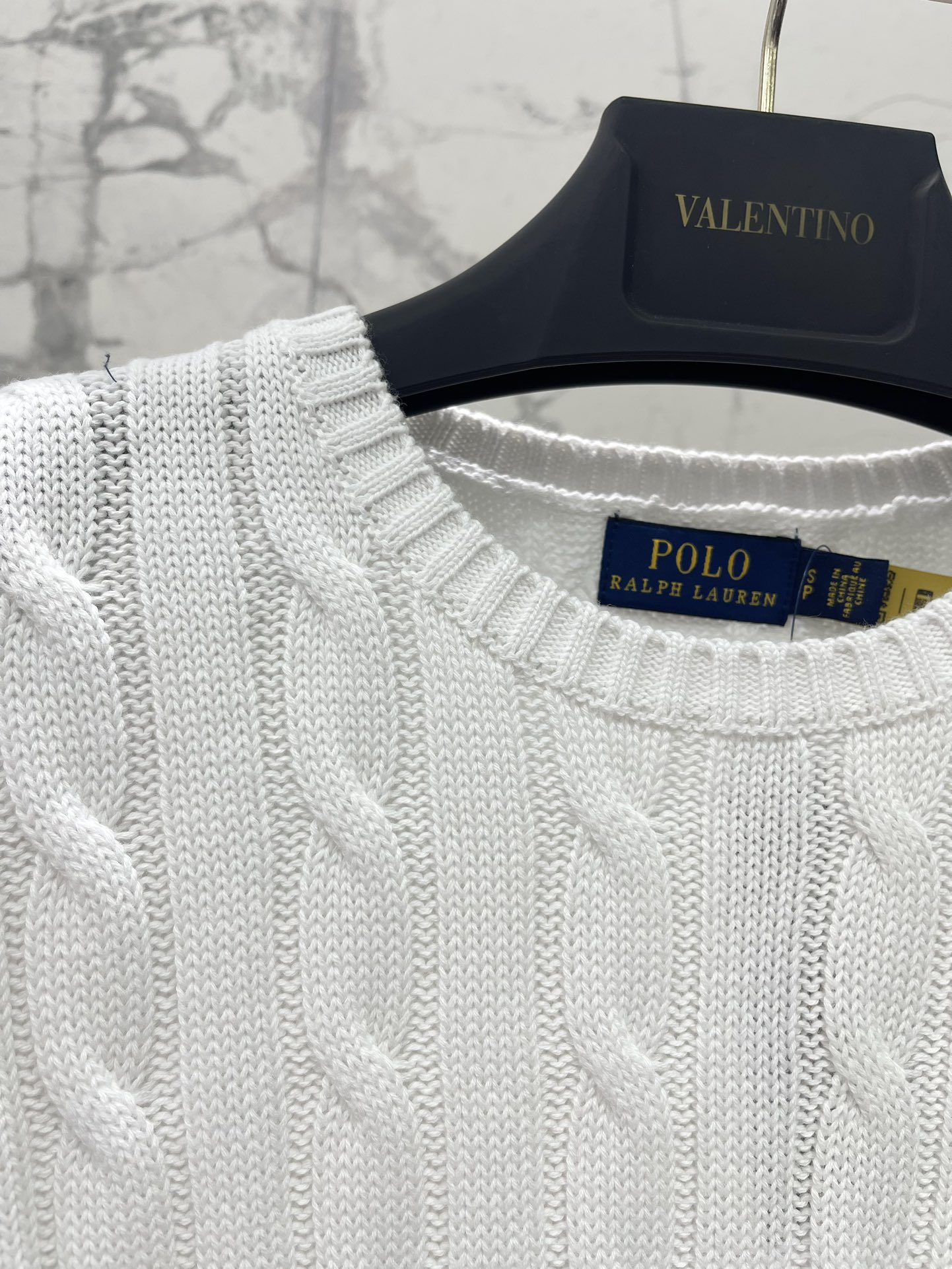 Polo * 拉夫劳伦经典版绞花编结针织毛衫绞花编结的设计，复古又经典，满满的质感扑面而来。每一处绞花都