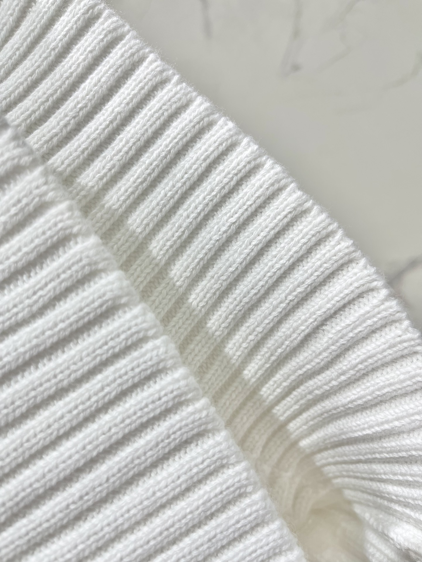 Polo * 拉夫劳伦经典版绞花编结针织毛衫绞花编结的设计，复古又经典，满满的质感扑面而来。每一处绞花都