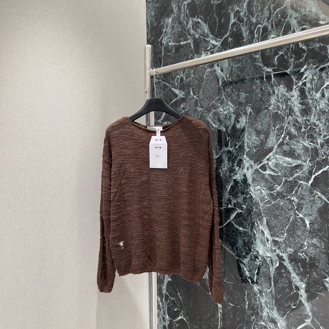 Ｄ家 25新款秋冬新款 针织镂空圆领长袖 通体肌理感满满 配合刺绣蜜蜂点缀于腰侧 亮眼突出品牌格调瞬间提