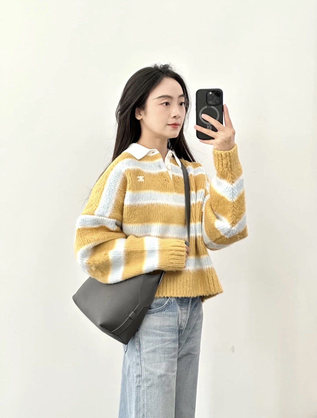 CE 25秋冬新款 凯旋门撞色条纹针织毛衣 领口小设计很有巧思，软软糯糯面料撞色假两件套 颜色超级显白➕