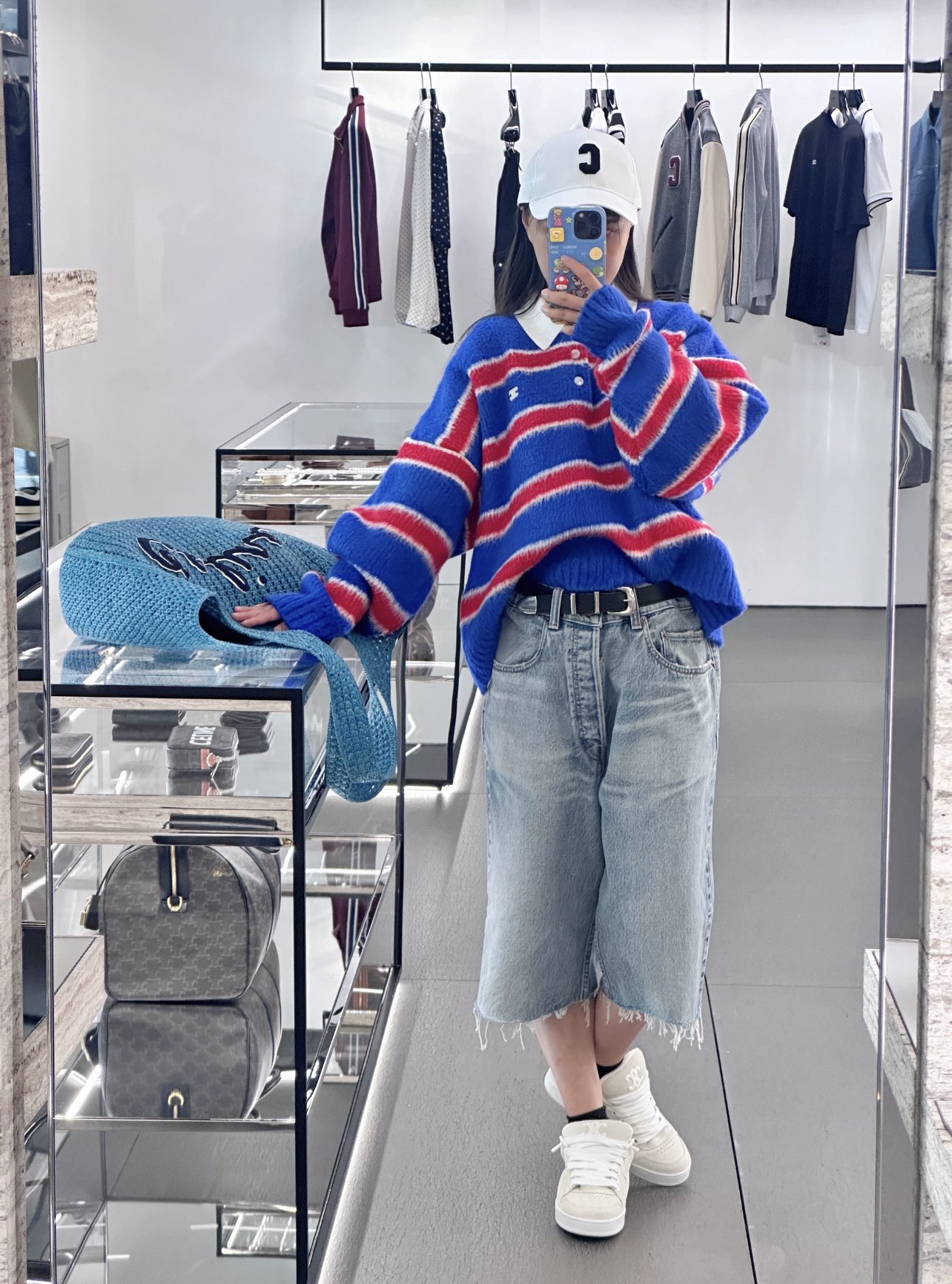 CE 25秋冬新款 凯旋门撞色条纹针织毛衣 领口小设计很有巧思，软软糯糯面料撞色假两件套 颜色超级显白➕