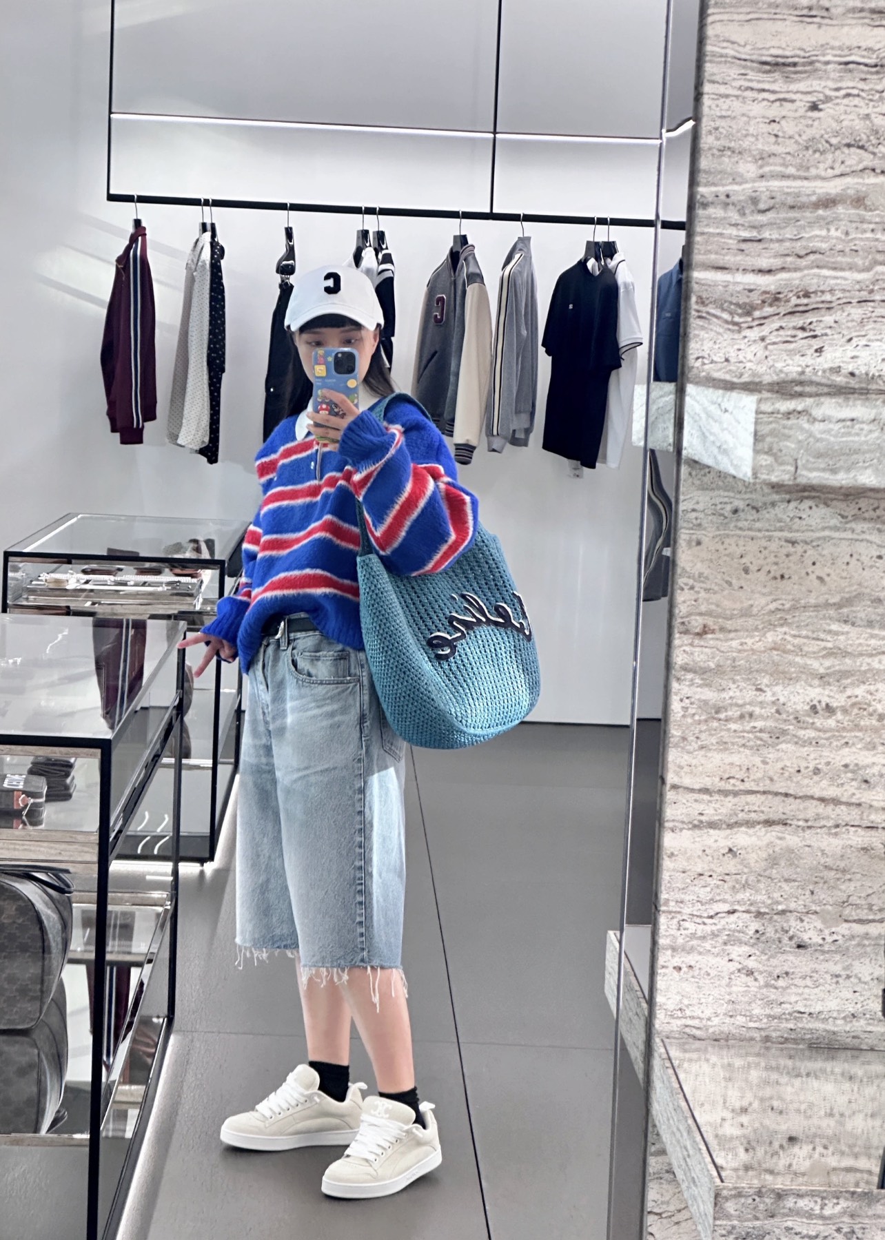 CE 25秋冬新款 凯旋门撞色条纹针织毛衣 领口小设计很有巧思，软软糯糯面料撞色假两件套 颜色超级显白➕