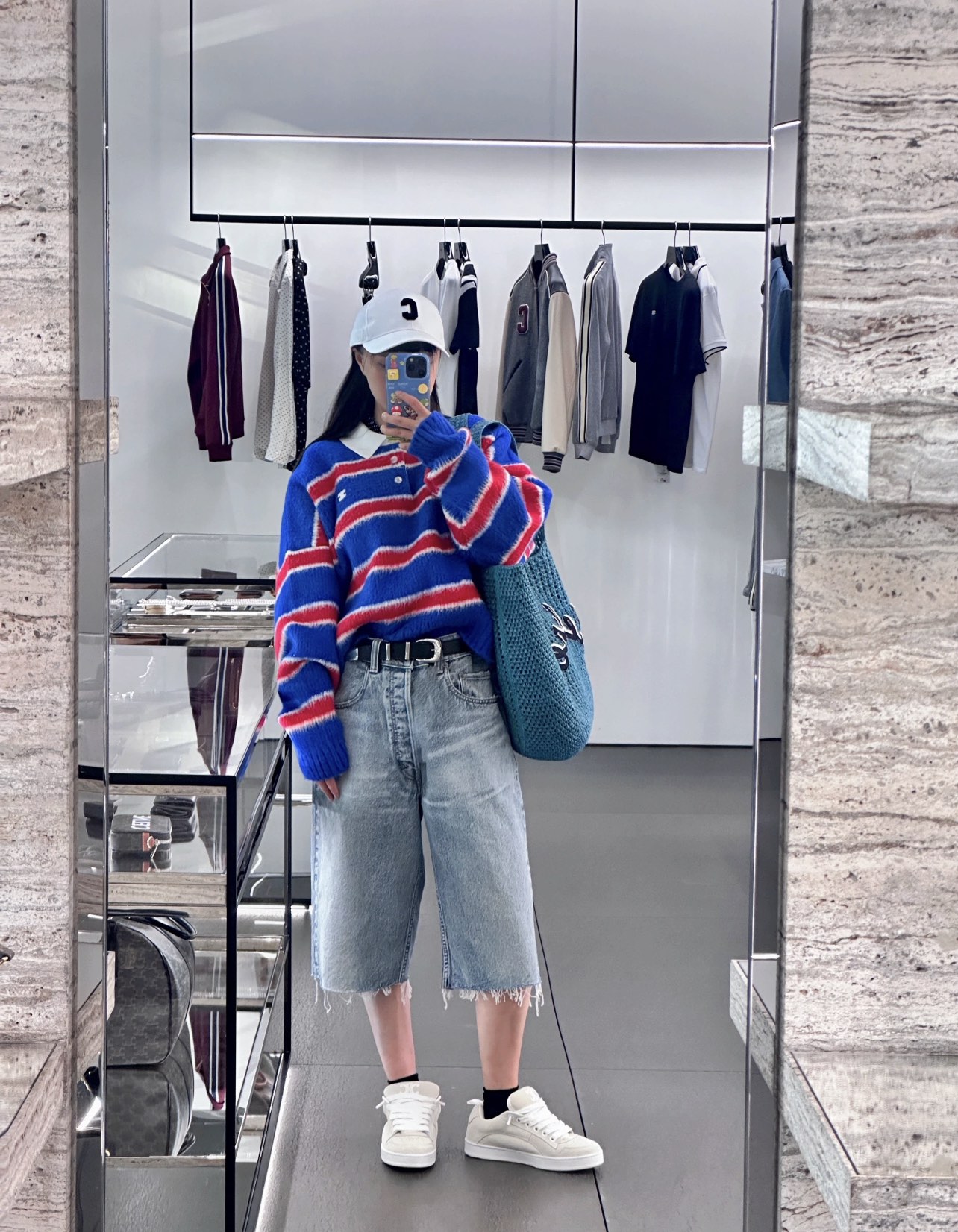 CE 25秋冬新款 凯旋门撞色条纹针织毛衣 领口小设计很有巧思，软软糯糯面料撞色假两件套 颜色超级显白➕