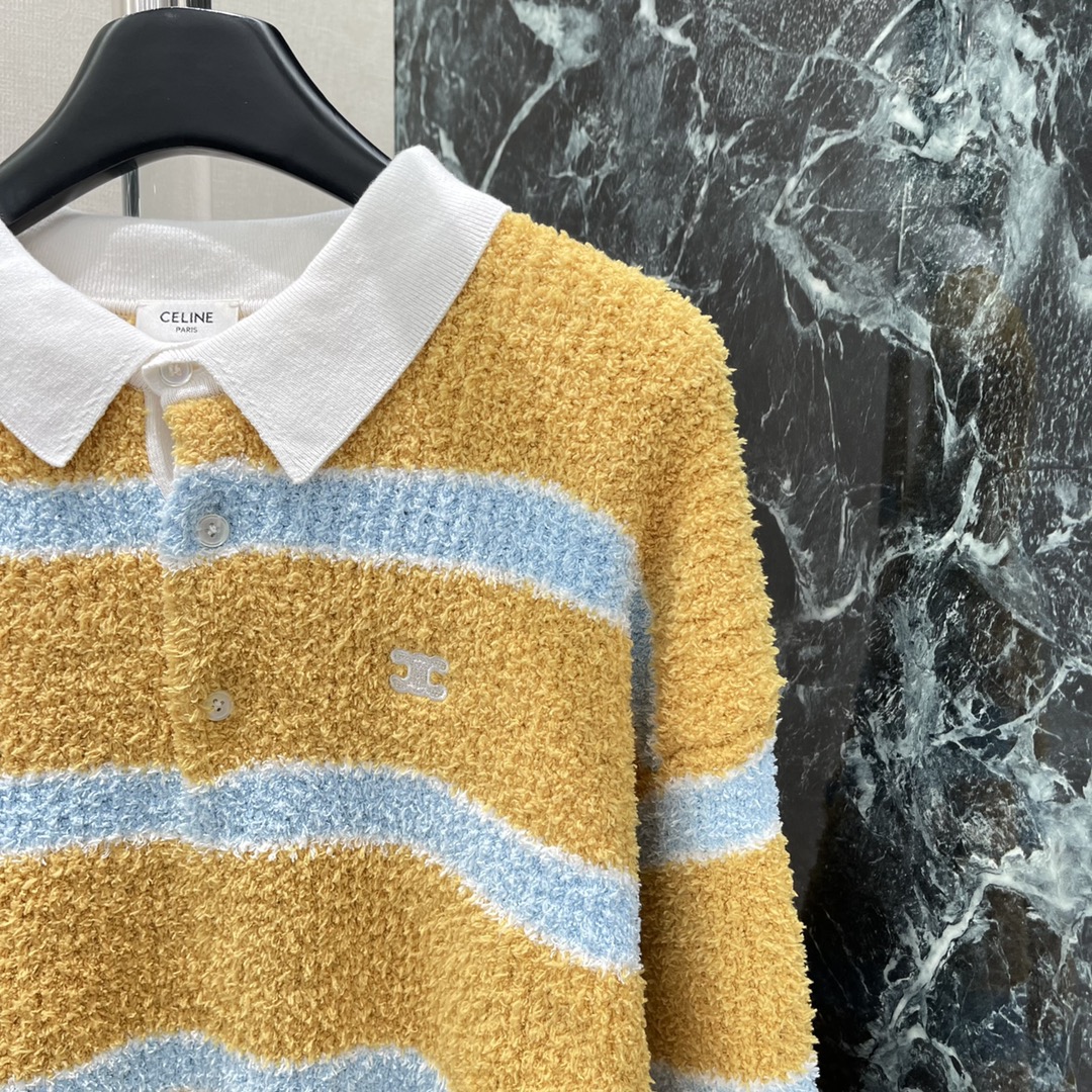 CE 25秋冬新款 凯旋门撞色条纹针织毛衣 领口小设计很有巧思，软软糯糯面料撞色假两件套 颜色超级显白➕