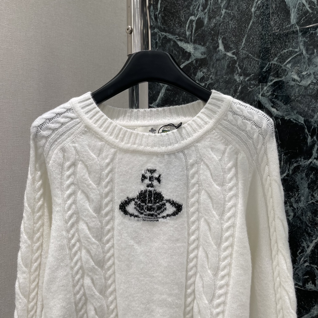土星 25秋冬新款 圆领套头针织毛衣 胸前经典土星刺绣标识尽显品牌高级格调 丰富设计层次 穿搭日常出行还