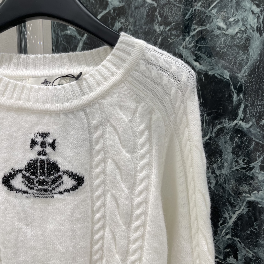 土星 25秋冬新款 圆领套头针织毛衣 胸前经典土星刺绣标识尽显品牌高级格调 丰富设计层次 穿搭日常出行还