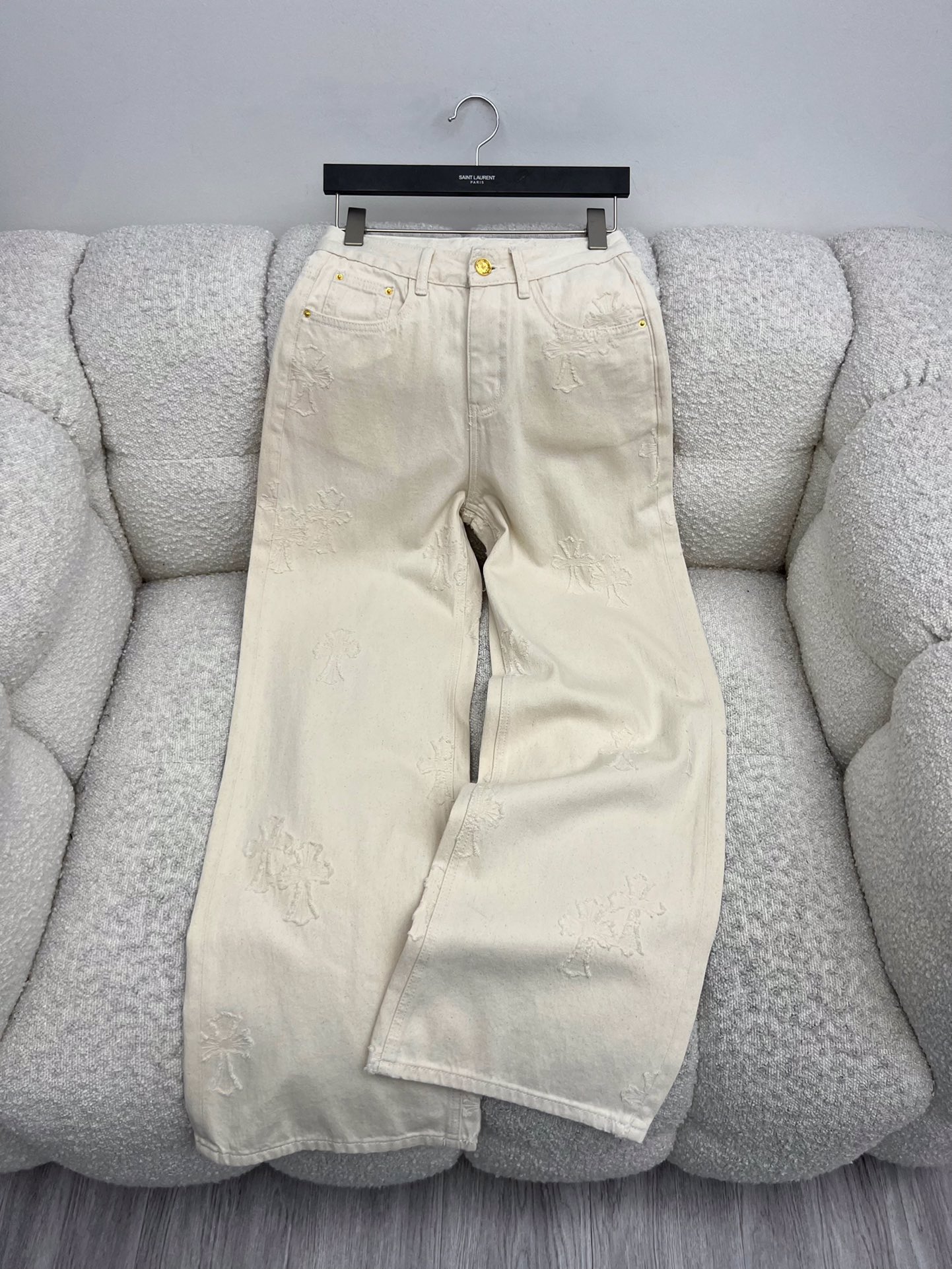 Chrome Heart*十字架刺绣阔腿牛仔裤显瘦不挑人的高腰直筒版型剪裁 十字架采用刺绣烧花工艺 呈现