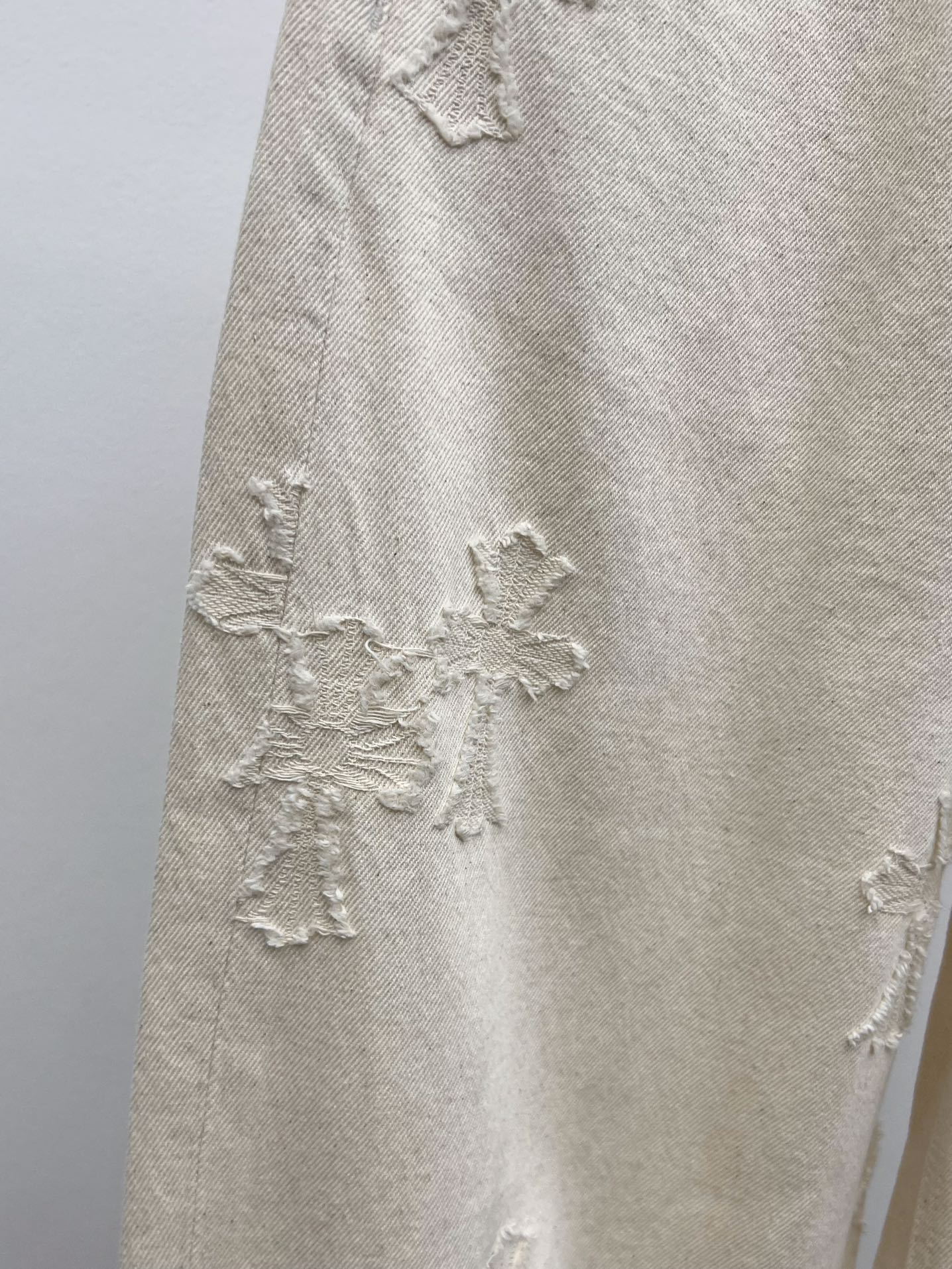 Chrome Heart*十字架刺绣阔腿牛仔裤显瘦不挑人的高腰直筒版型剪裁 十字架采用刺绣烧花工艺 呈现