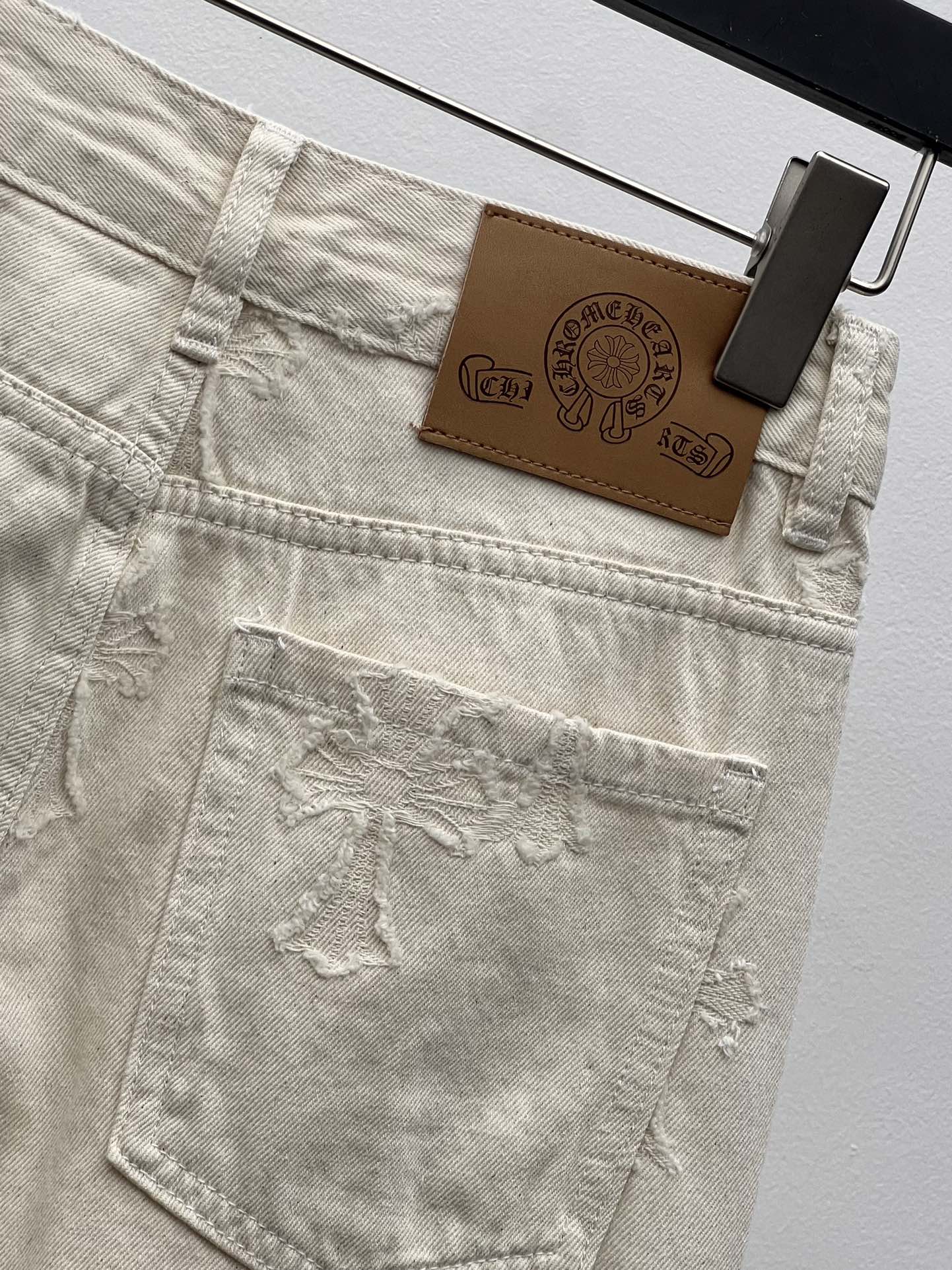 Chrome Heart*十字架刺绣阔腿牛仔裤显瘦不挑人的高腰直筒版型剪裁 十字架采用刺绣烧花工艺 呈现