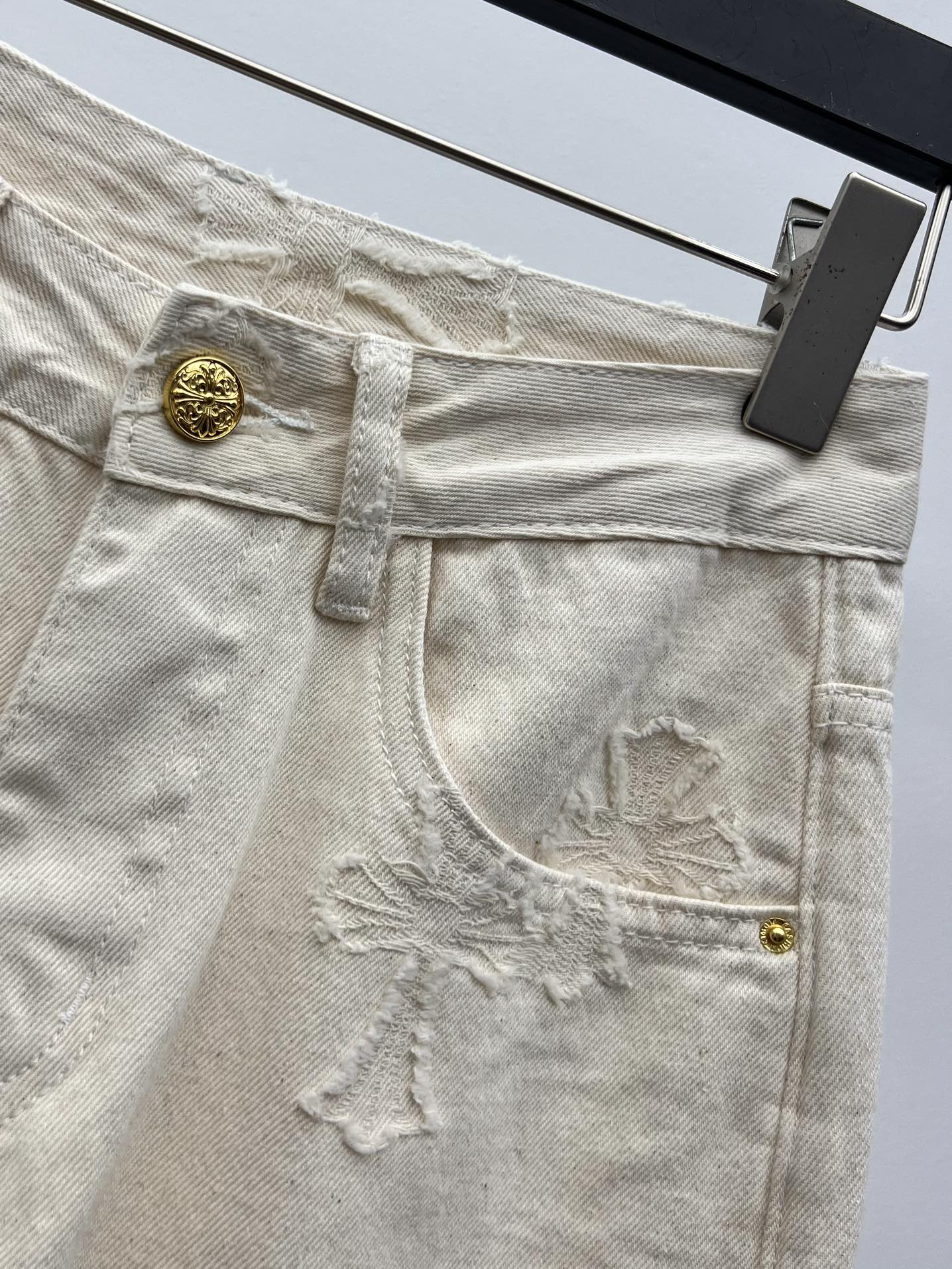 Chrome Heart*十字架刺绣阔腿牛仔裤显瘦不挑人的高腰直筒版型剪裁 十字架采用刺绣烧花工艺 呈现