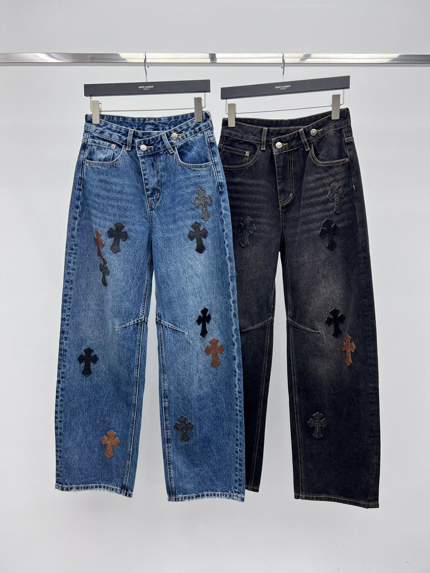 Chrome Heart*烫金拼皮十字架弯刀裤牛仔裤限定新款烫金黑棕十字架牛仔裤版型超好 慵懒随意垂坠感