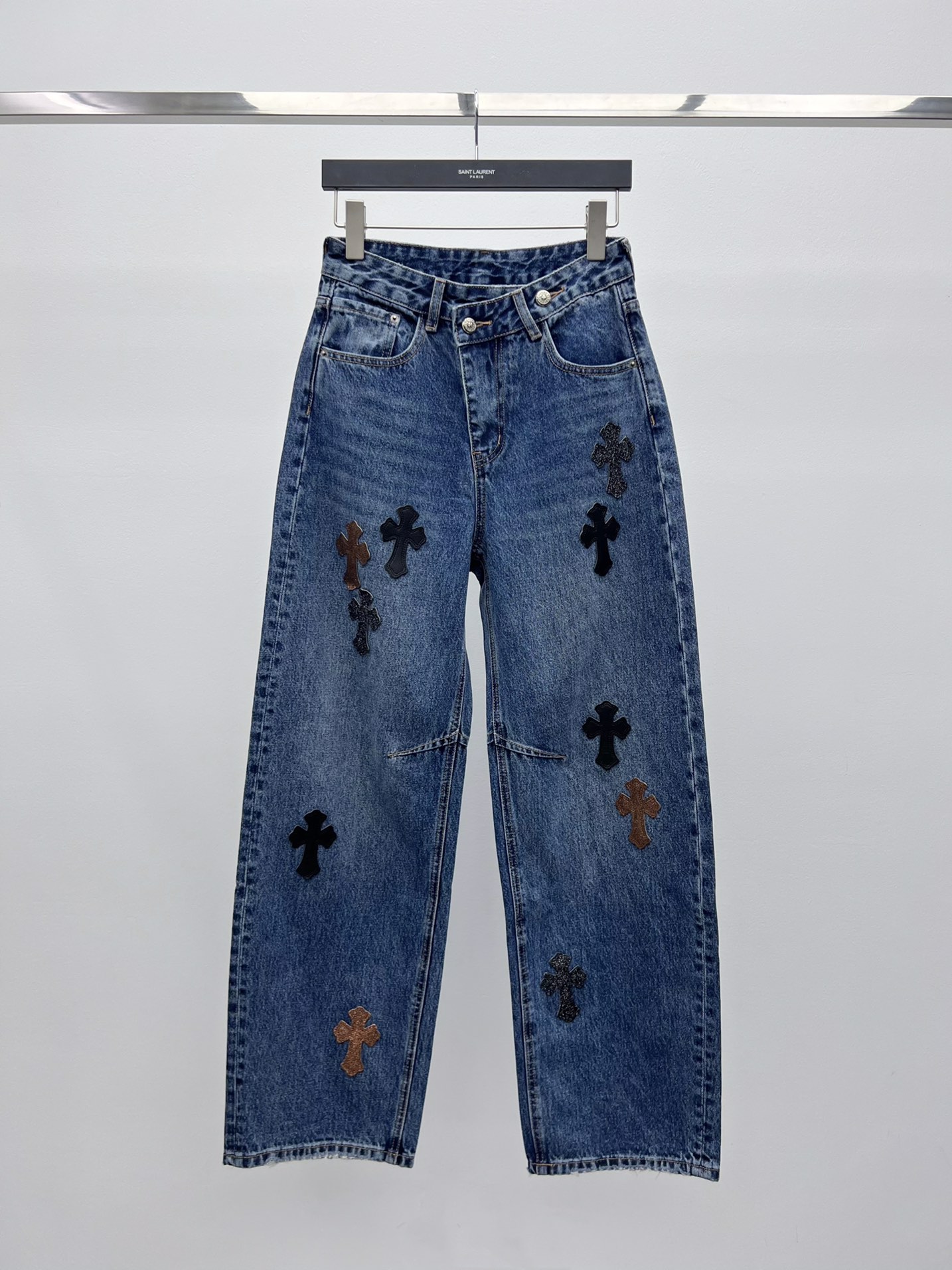 Chrome Heart*烫金拼皮十字架弯刀裤牛仔裤限定新款烫金黑棕十字架牛仔裤版型超好 慵懒随意垂坠感