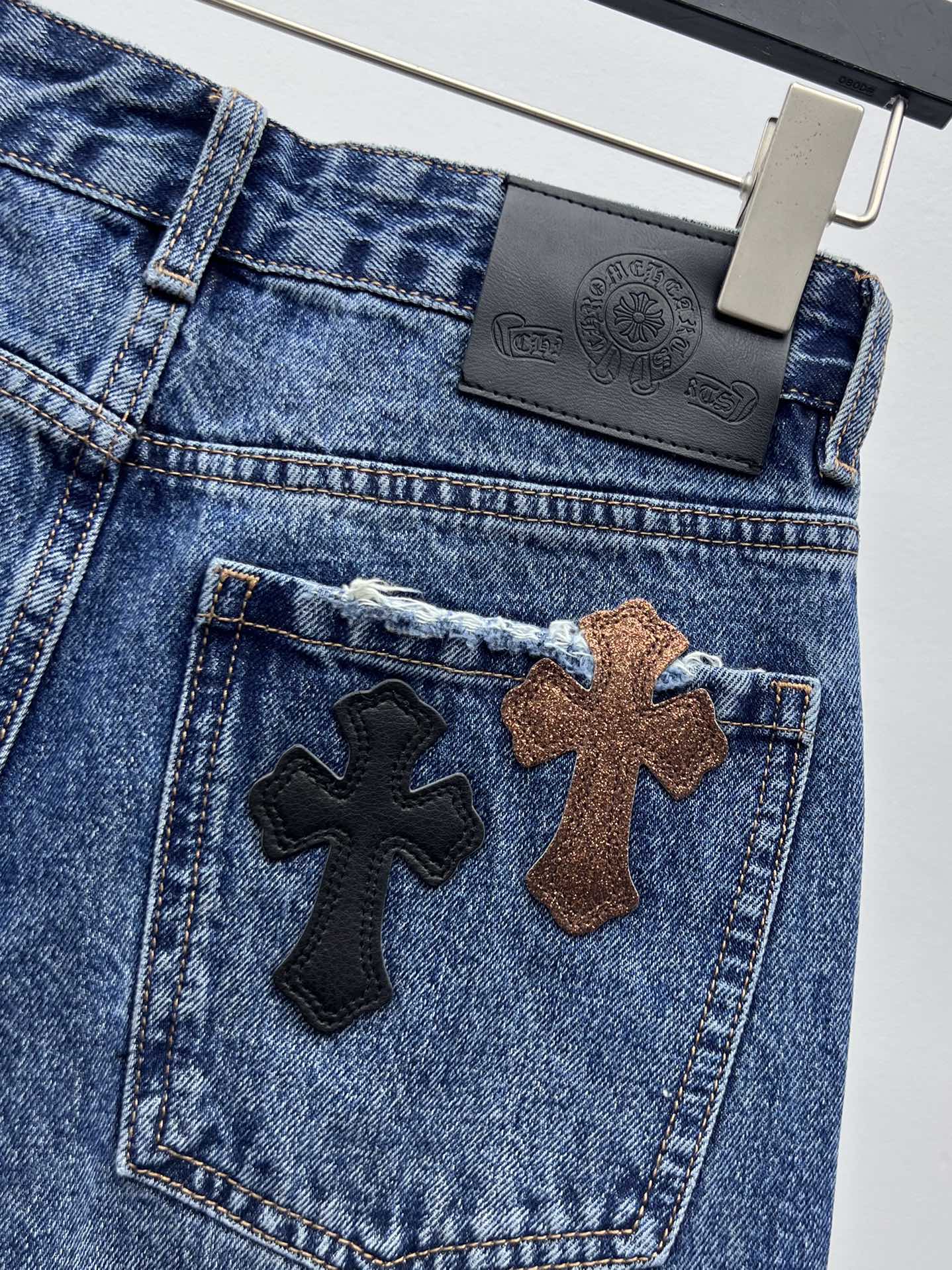 Chrome Heart*烫金拼皮十字架弯刀裤牛仔裤限定新款烫金黑棕十字架牛仔裤版型超好 慵懒随意垂坠感