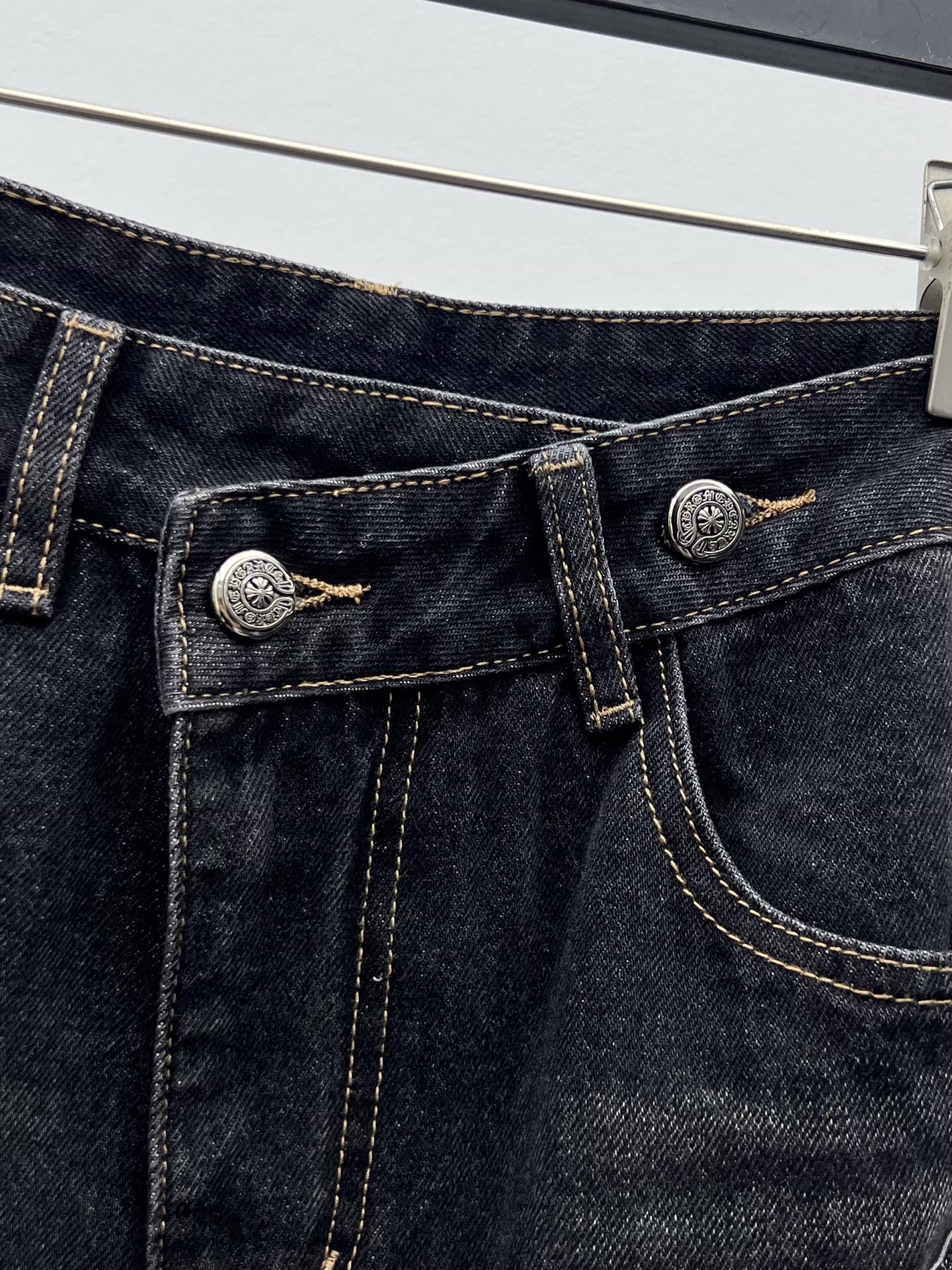 Chrome Heart*烫金拼皮十字架弯刀裤牛仔裤限定新款烫金黑棕十字架牛仔裤版型超好 慵懒随意垂坠感