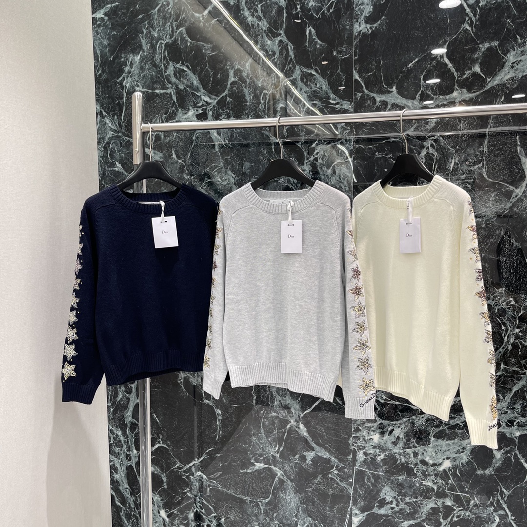 Ｄ家 25早秋新款 刺绣针织套头毛衣 两边肩膀以刺绣工艺勾勒五角星图案 新中式素雅亮点突出亮点 松弛得当