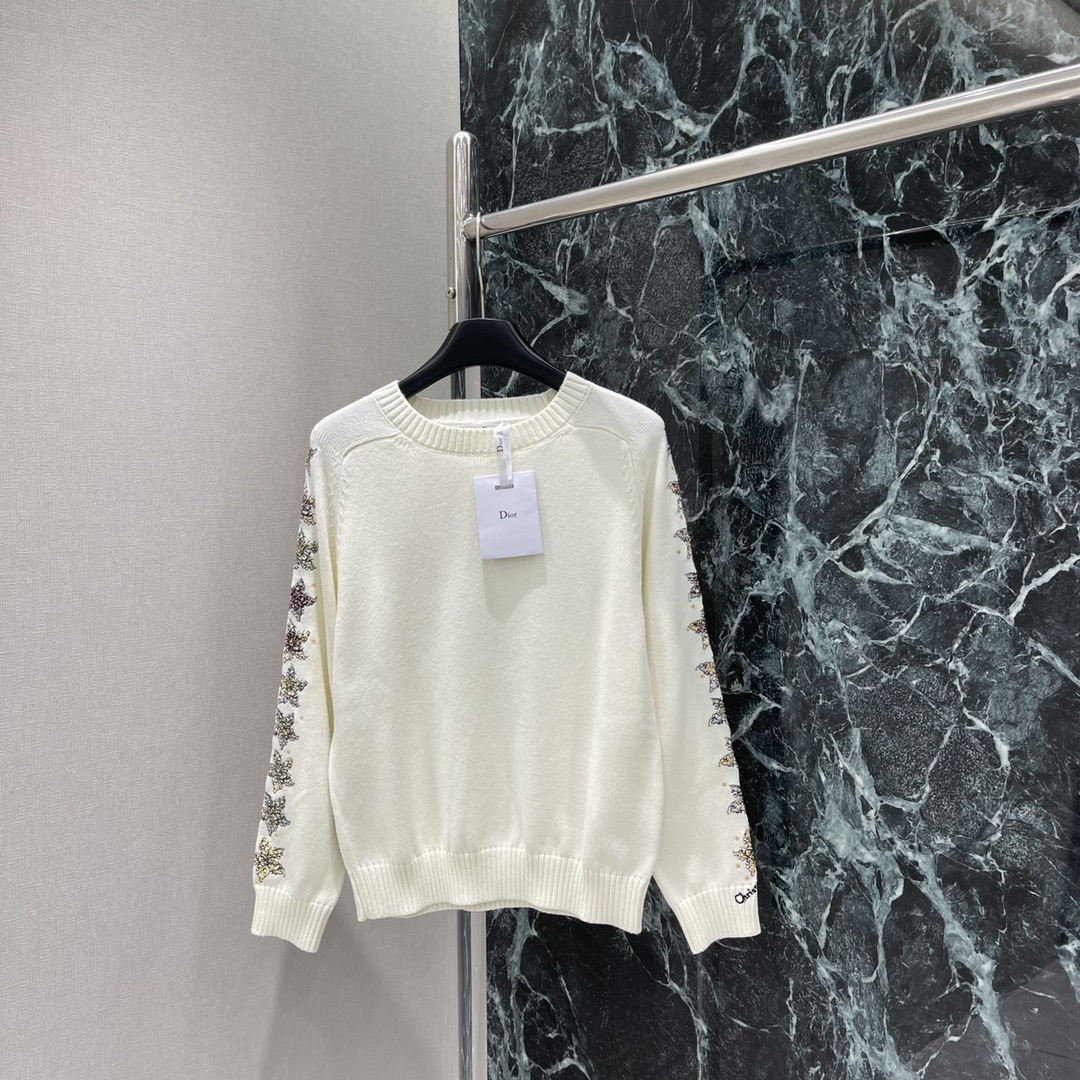 Ｄ家 25早秋新款 刺绣针织套头毛衣 两边肩膀以刺绣工艺勾勒五角星图案 新中式素雅亮点突出亮点 松弛得当
