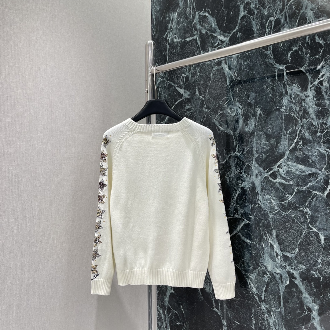Ｄ家 25早秋新款 刺绣针织套头毛衣 两边肩膀以刺绣工艺勾勒五角星图案 新中式素雅亮点突出亮点 松弛得当