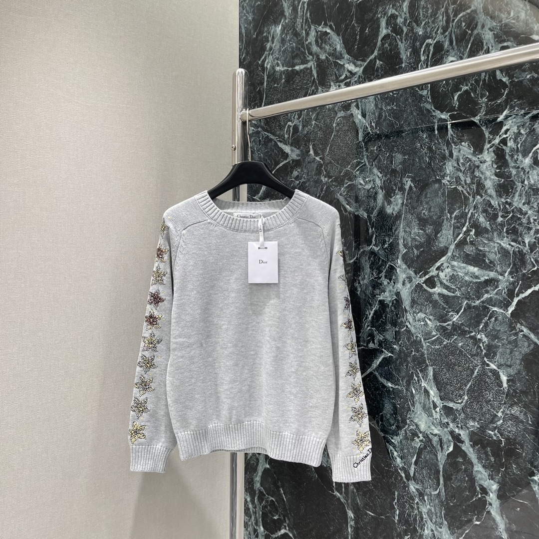 Ｄ家 25早秋新款 刺绣针织套头毛衣 两边肩膀以刺绣工艺勾勒五角星图案 新中式素雅亮点突出亮点 松弛得当