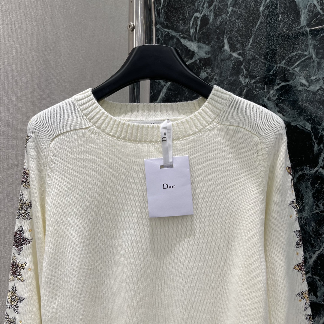 Ｄ家 25早秋新款 刺绣针织套头毛衣 两边肩膀以刺绣工艺勾勒五角星图案 新中式素雅亮点突出亮点 松弛得当