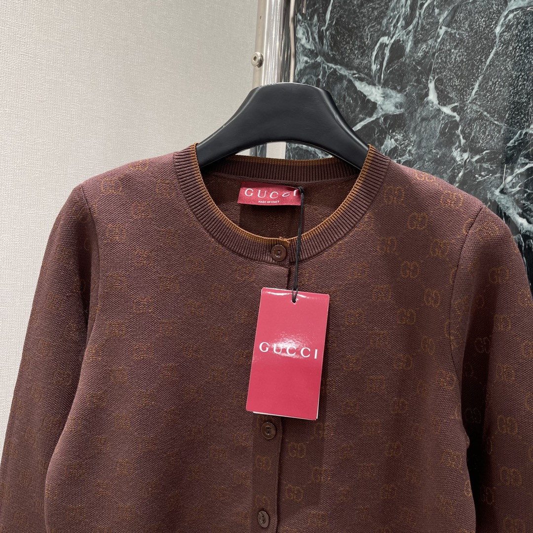 G家 25秋冬新款 提花暗纹针织开衫 通体双G提花暗纹配合螺纹包边轻松突出满分细节质感短款正肩版型配合百