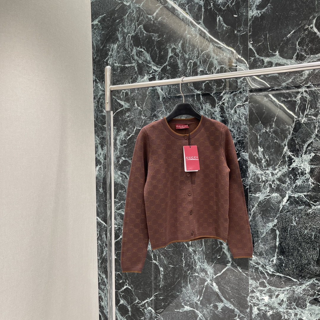 G家 25秋冬新款 提花暗纹针织开衫 通体双G提花暗纹配合螺纹包边轻松突出满分细节质感短款正肩版型配合百