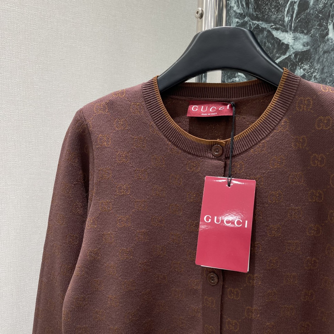 G家 25秋冬新款 提花暗纹针织开衫 通体双G提花暗纹配合螺纹包边轻松突出满分细节质感短款正肩版型配合百