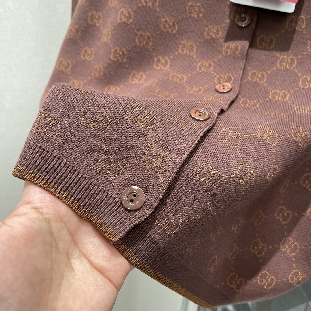 G家 25秋冬新款 提花暗纹针织开衫 通体双G提花暗纹配合螺纹包边轻松突出满分细节质感短款正肩版型配合百