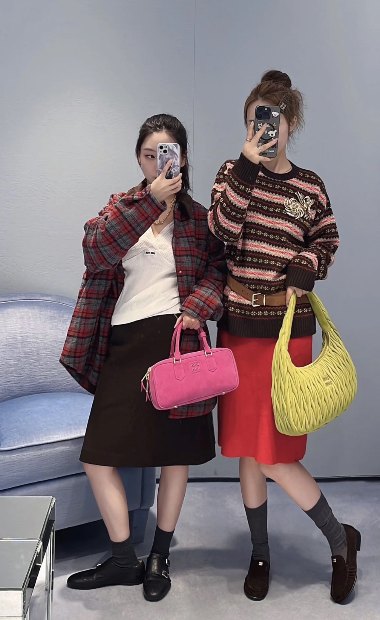 Miu 25秋冬新款 钩花圆领套头毛衣 领口袖口螺纹包边与衣摆相呼应 通体费尔岛北欧风格的钩花图案 打造