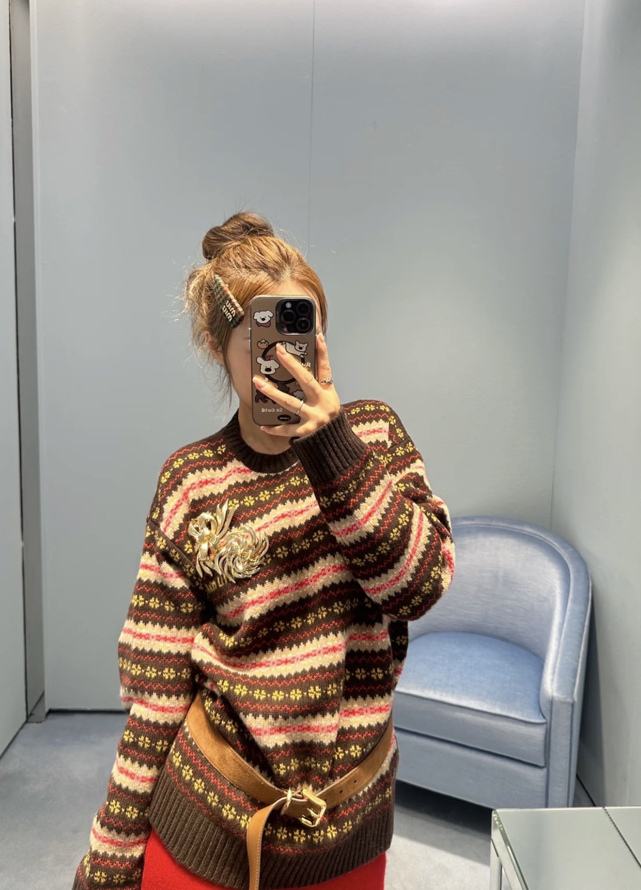 Miu 25秋冬新款 钩花圆领套头毛衣 领口袖口螺纹包边与衣摆相呼应 通体费尔岛北欧风格的钩花图案 打造