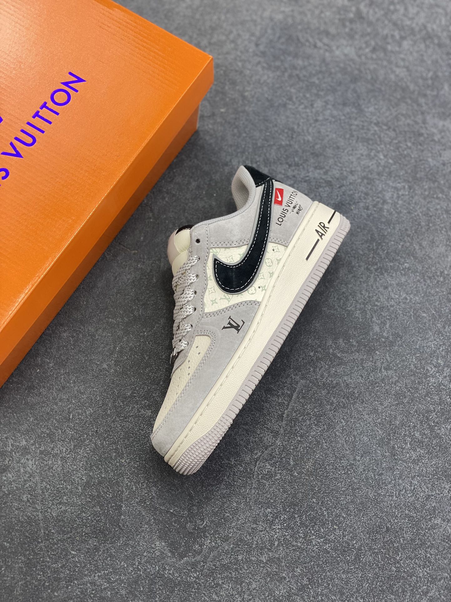 图片[7]-Nike Air Force 1 \’07 Low “LV联名——猪八米灰黑”空军一号 低帮 运动鞋 休闲鞋 折边针车 工艺难度大 原楦头原纸板 原装鞋盒 定制五金配件 内置全掌气垫 原厂鞋底 货号：MZ9588-810 尺码：36 36.5 37.5 38 38.5 39 40 40.5 41 42 42.5 43 44 44.5 45-选品中心
