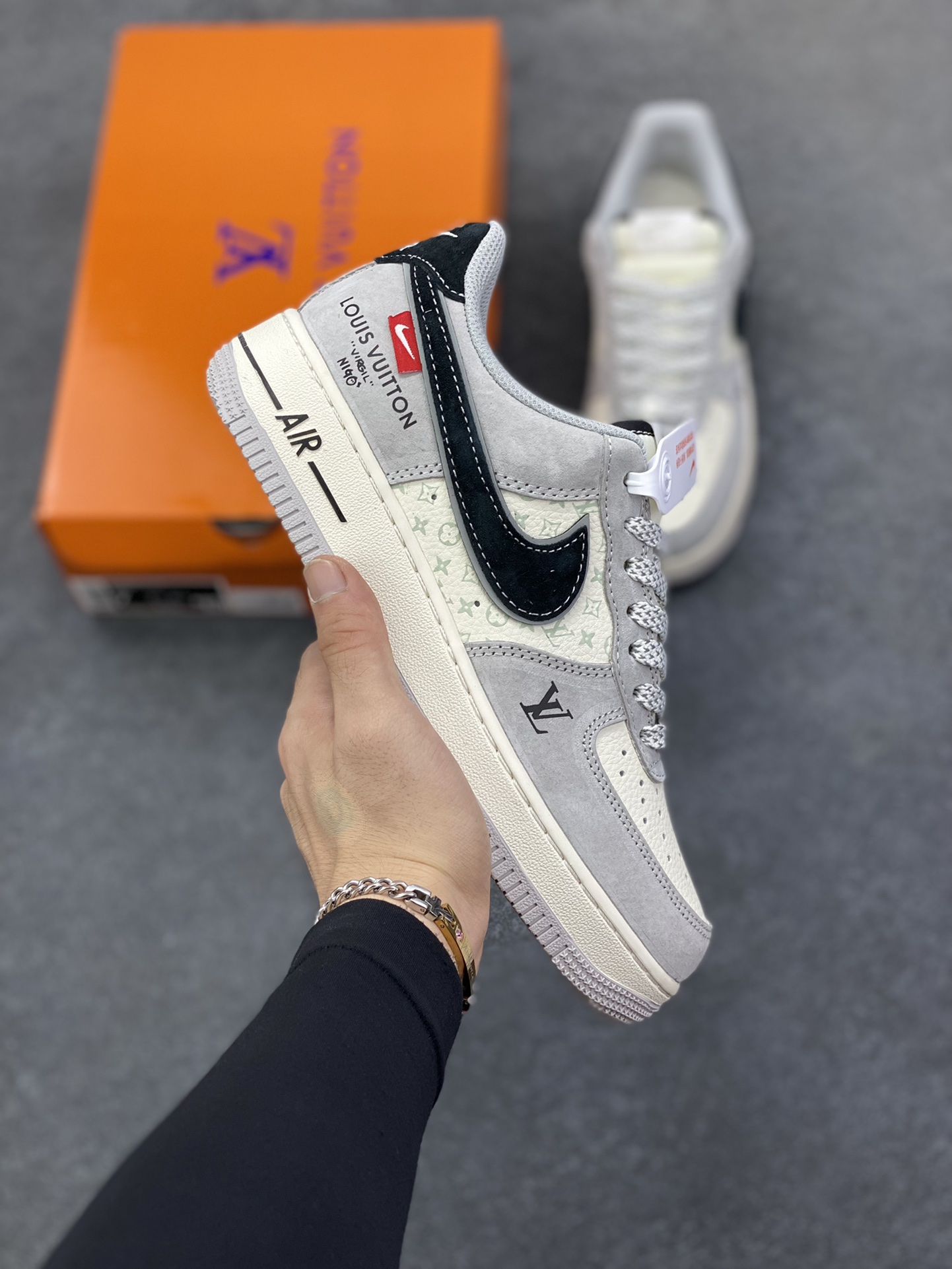 Nike Air Force 1 \'07 Low “LV联名——猪八米灰黑”空军一号 低帮 运动鞋 休闲鞋 折边针车 工艺难度大 原楦头原纸板 原装鞋盒 定制五金配件 内置全掌气垫 原厂鞋底 货号：MZ9588-810 尺码：36 36.5 37.5 38 38.5 39 40 40.5 41 42 42.5 43 44 44.5 45-选品中心