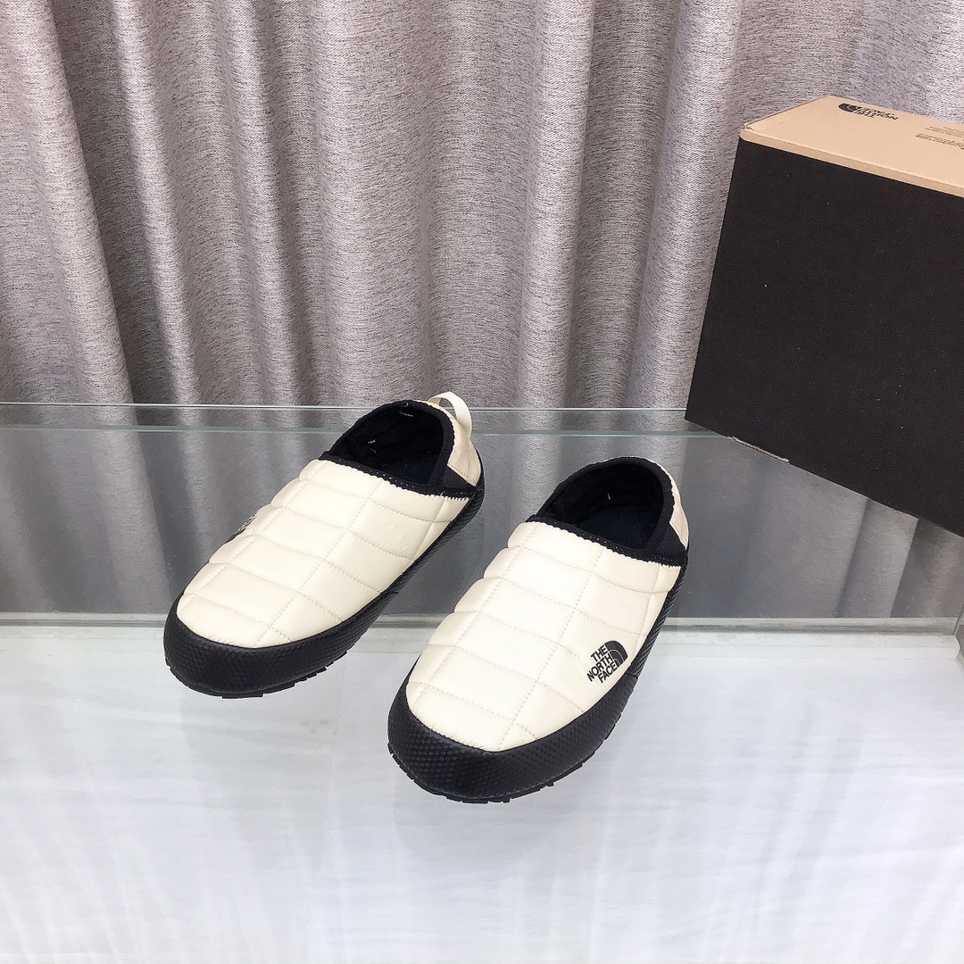 NO:484844,THE NORTH FACE 25 spring and summer outdoor lightweight, breathable, comfortable, non-slip casual camping shoes Caterpillar retro versatile thick sole to increase height and sports Lightweight, soft, warm and flexible. Home and indoor casual bread shoes are made of nylon material #External lightweight PU sole Caterpillar shoes are inspired by their unique appearance, and the shoe body is made of soft materials to provide excellent comfort. The sole design takes into account grip and is suitable for all kinds of outdoor activities. In addition, the shoe also has good breathability, which can keep the feet dry even after wearing for a long time. Size36-45 (no half size), casual shoes/sports shoes, The North Face, sneakers19860909THE NORTH FACE 北面 25春夏户外轻便透气舒适防滑休闲营地鞋 毛毛虫 复古百搭厚底增高运动 轻巧、柔软、温暖、灵活.居家室内一脚蹬休闲面包鞋采用尼龙面材质#外置轻量PU鞋底毛毛虫鞋的设计灵感来源于其独特的外观,鞋身采用柔软的材料,提供极佳的舒适度.鞋底设计考虑了抓地力,适合各种户外活动.此外,该鞋还具有良好的透气性,即使在长时间穿着下也能保持脚部干爽. Size36-45（无半码）,休闲鞋/运动鞋,The North Face,sneakers,Women's Shoes