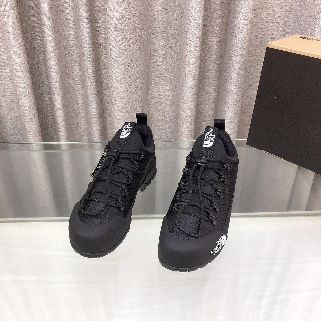 NO:484835,The North Face (North) Lesfez outdoor sports and leisure hiking shoes off-road hiking shoes High-quality Couple model The fabric is imported matte cowhide leather The sole is made of Vibram gold outsole The rubber specially designed for the sole has excellent wear resistance Good slip resistance may be loved by many outdoor sports enthusiasts Professional outdoor mountaineering brand The North Face (North) was founded in 1966 and was founded in San Francisco, West America. It is constantly developing and innovating, and combining the most advanced technology with shoe design to produce a variety of outdoor sports equipment with handsome appearance and strong professional capabilities. Size36-45 (no half size), casual shoes/sports shoes, The North Face, sneakers, cowhide, gold19860909The North Face（北面） 乐斯菲斯户外运动休闲登山鞋越野徒步鞋 高版本品质 情侣款 面料采用进口磨砂牛皮 鞋底采用Vibram黄金大底 专门为鞋底设计的橡胶以出色的耐磨性 良好的防滑性或得不少户外运动爱好者的喜欢 专业户外登山品牌 The North Face（北面）自1966年创立,由两位热爱登山徒步的年轻登山者于美西旧金山开创,不断透过研发与创新,并且将最先进的技术结合在与鞋款设计,生产多种外型帅气且专业能力非常强的户外运动装备而备受欢迎 Size36-45（无半码）,休闲鞋/运动鞋,The North Face,sneakers,cowhide,gold,Women's Shoes