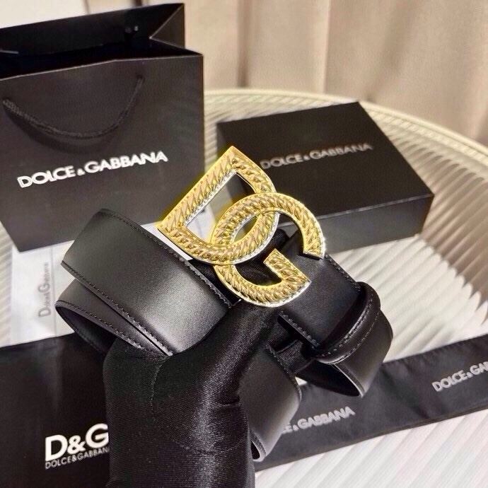 Dolce & Gabbana 徽标小牛皮腰带，风格优雅考究，可为各式造型注入典雅气质，4.0cm