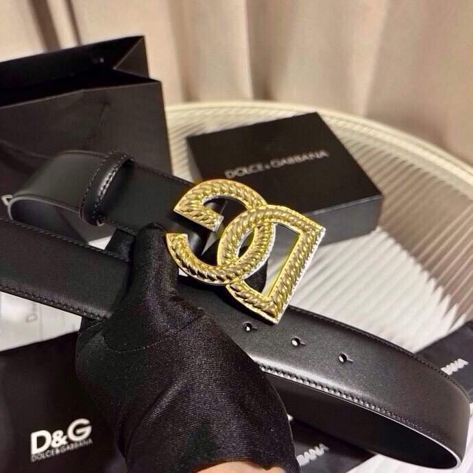 Dolce & Gabbana 徽标小牛皮腰带，风格优雅考究，可为各式造型注入典雅气质，4.0cm