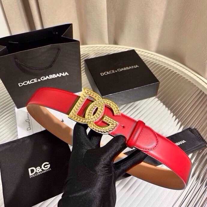 Dolce & Gabbana 徽标小牛皮腰带，风格优雅考究，可为各式造型注入典雅气质，4.0cm